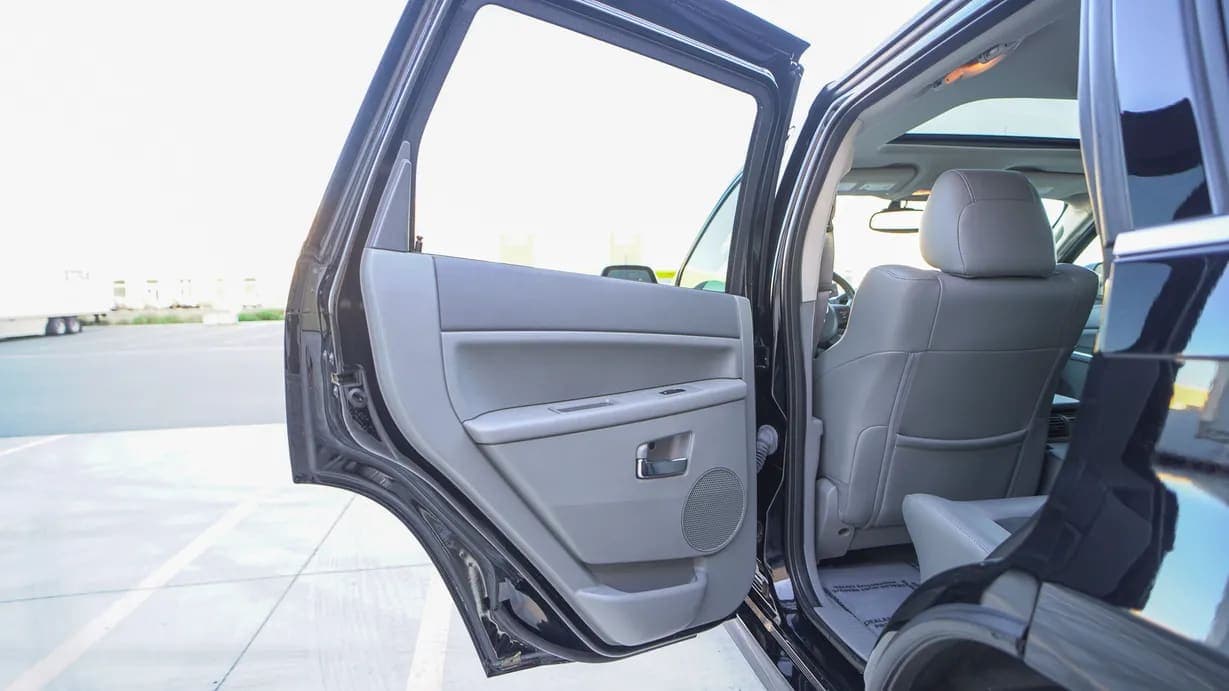 2006 Jeep Grand Cherokee SRT8, view