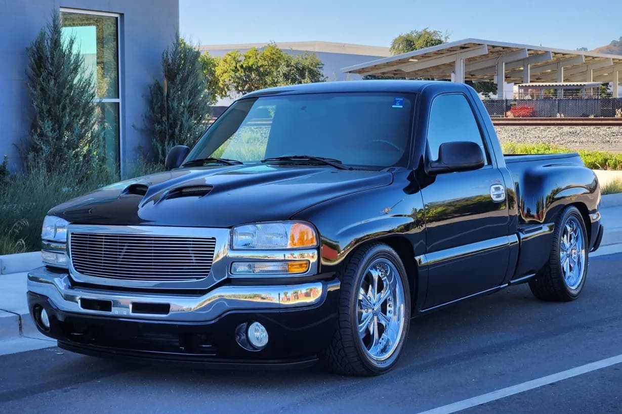 2005 GMC Sierra 1500 Sportside, view