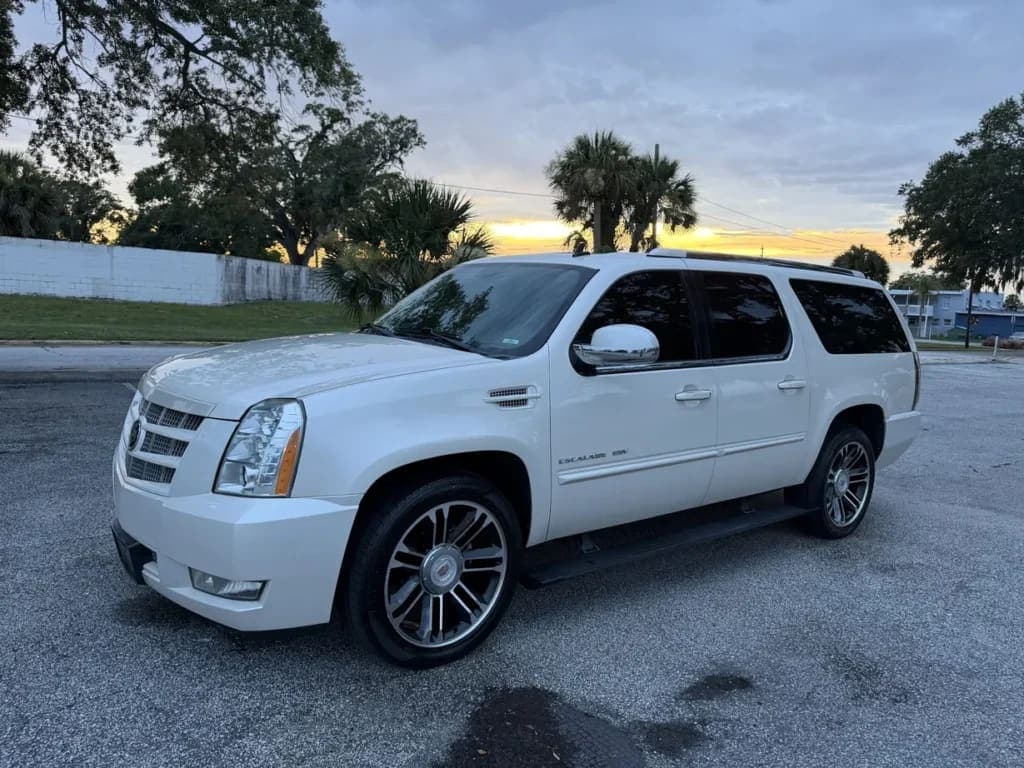 2013 Cadillac Escalade ESV Premium exterior