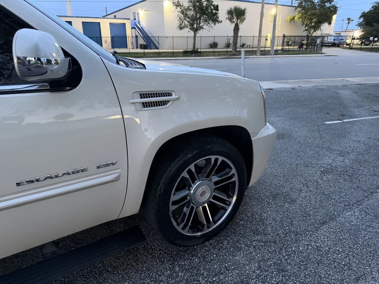 2013 Cadillac Escalade ESV Premium, view