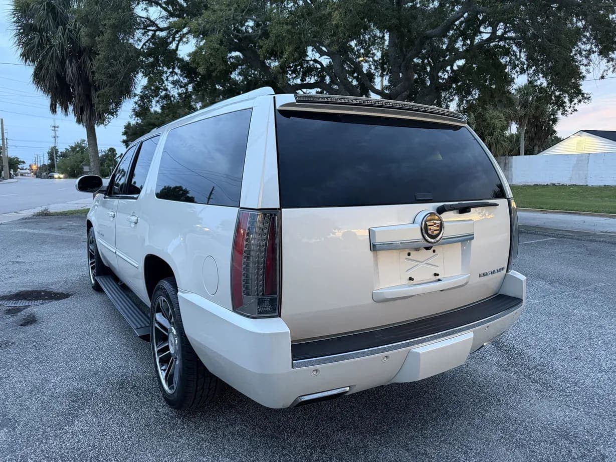 2013 Cadillac Escalade ESV Premium, view
