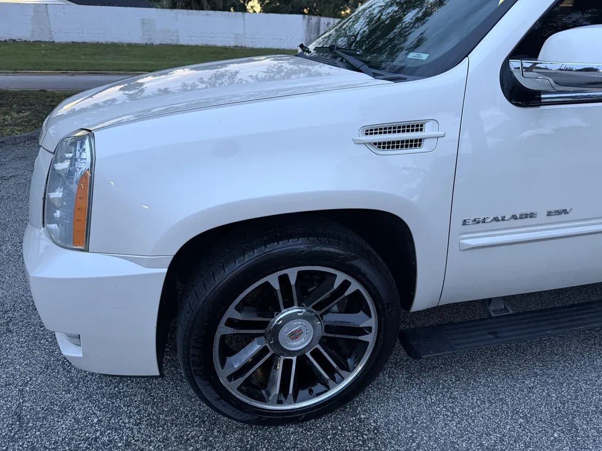 2013 Cadillac Escalade ESV Premium, view