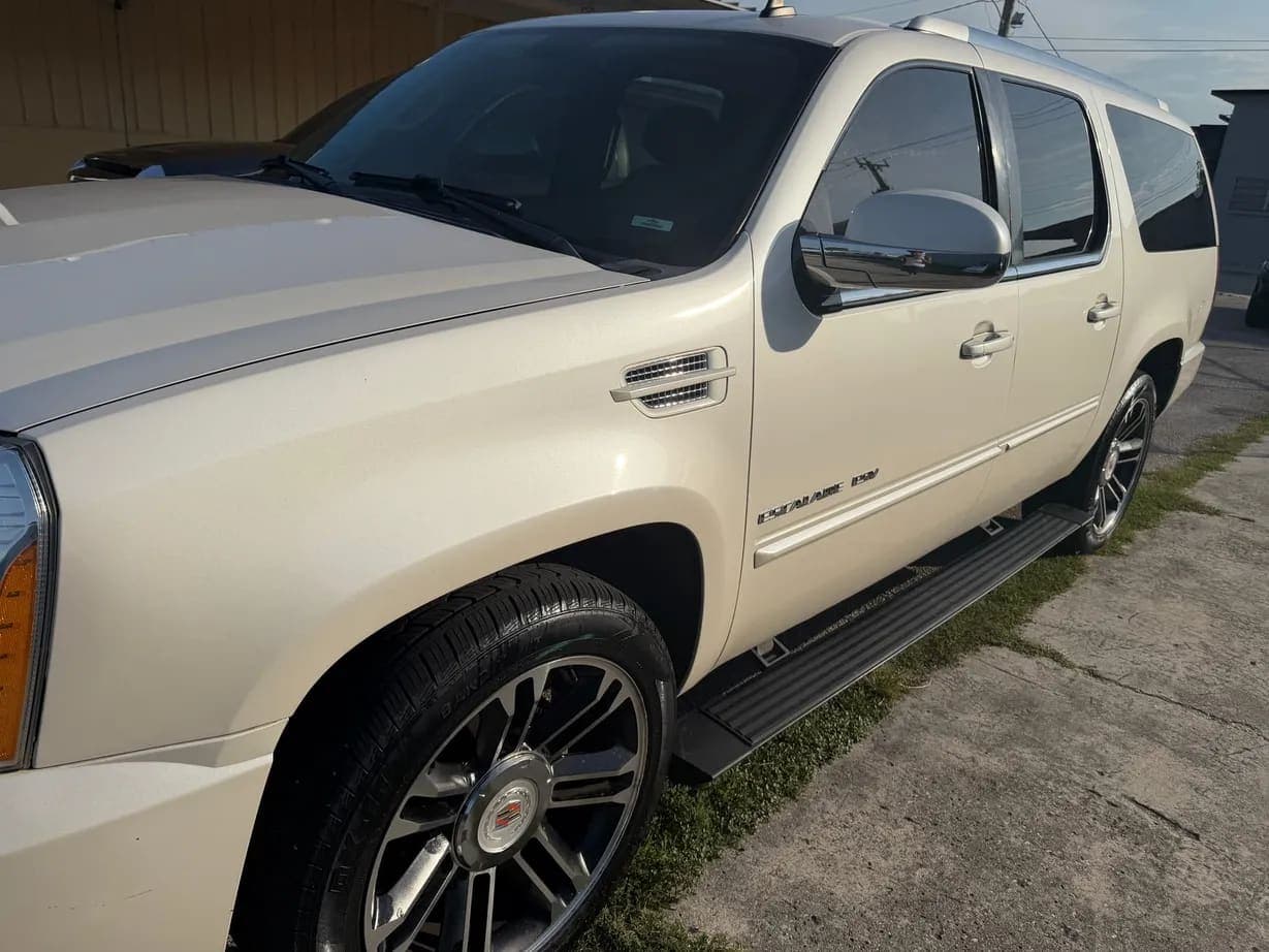 2013 Cadillac Escalade ESV Premium, view