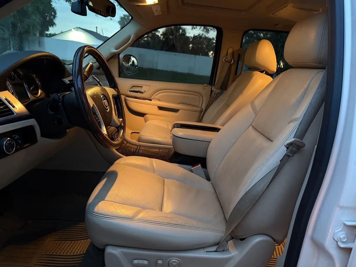 2013 Cadillac Escalade ESV Premium, view