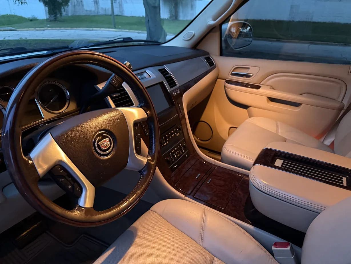 2013 Cadillac Escalade ESV Premium, view