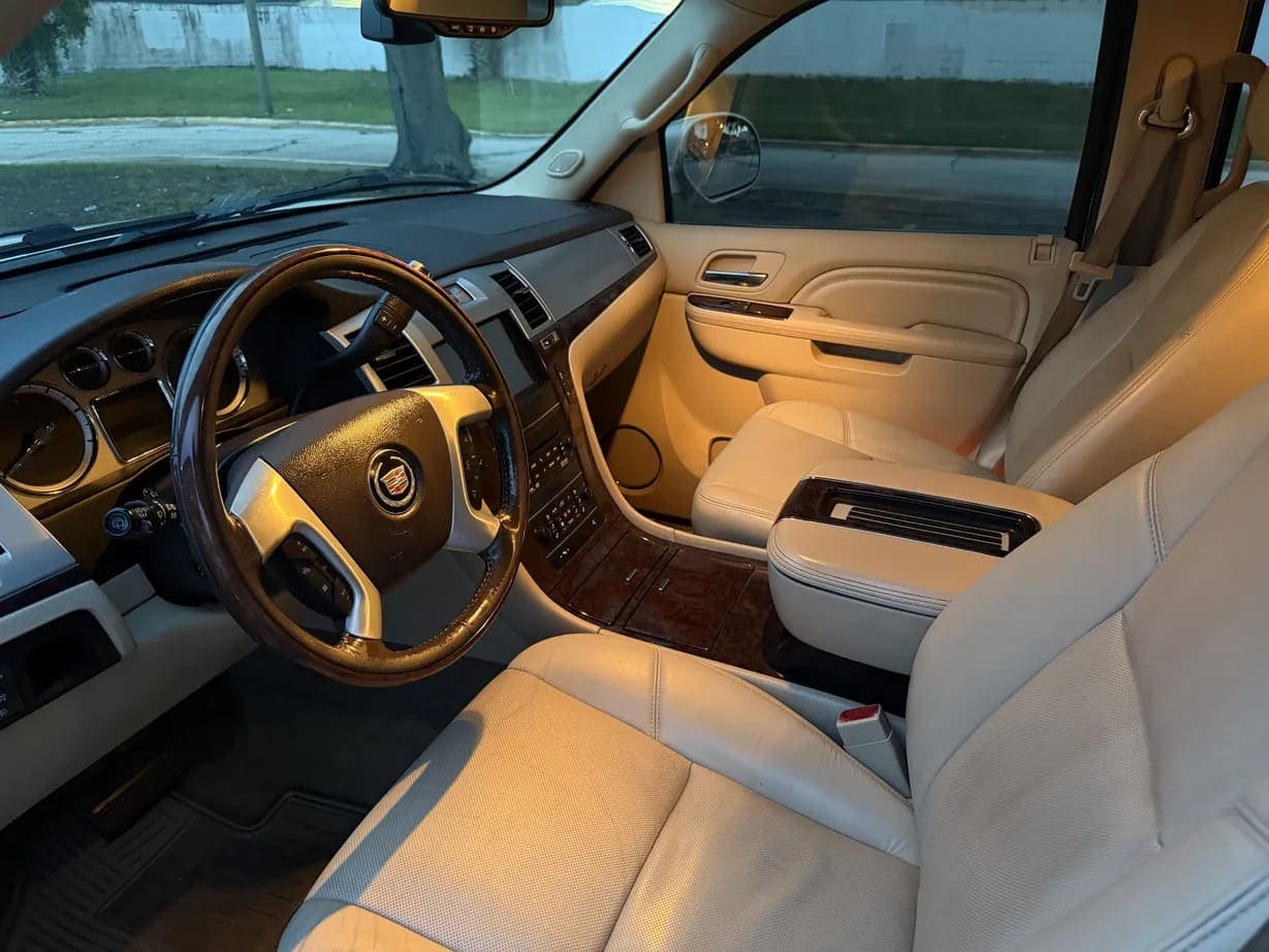 2013 Cadillac Escalade ESV Premium, view