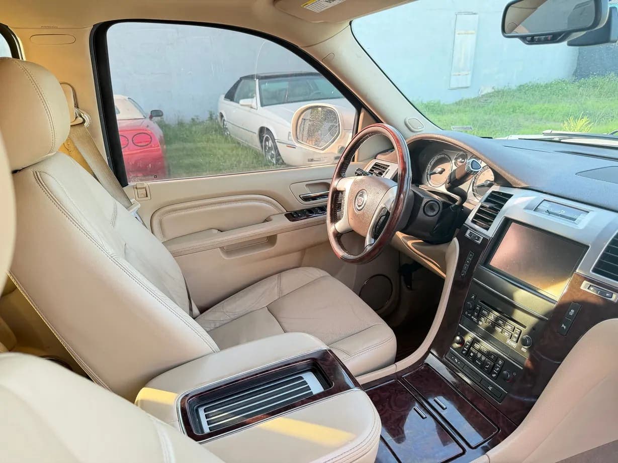 2013 Cadillac Escalade ESV Premium, view