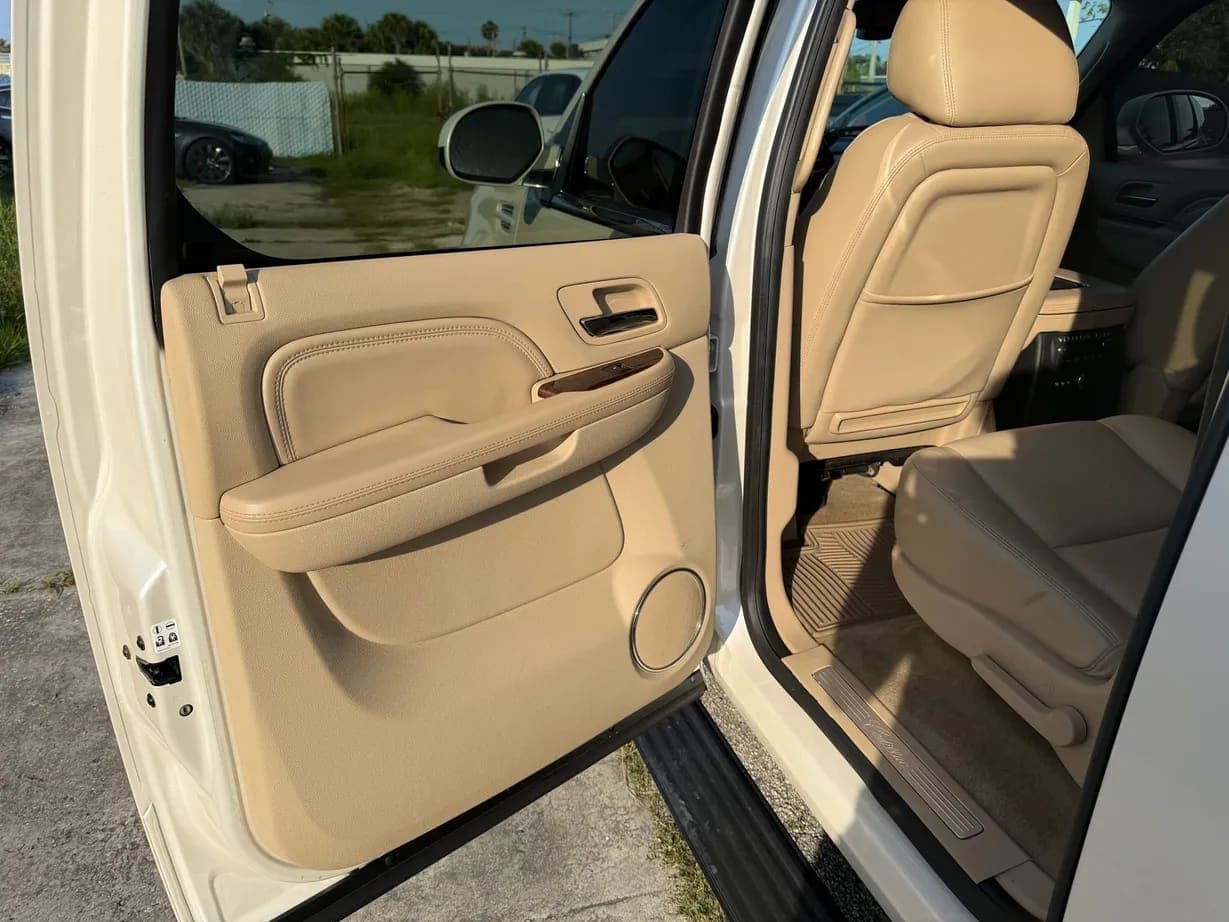 2013 Cadillac Escalade ESV Premium, view