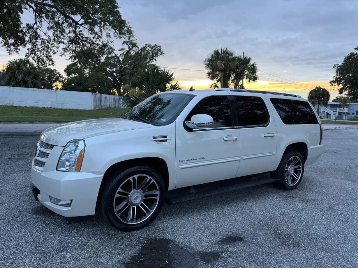 2013 Cadillac Escalade ESV Premium, view
