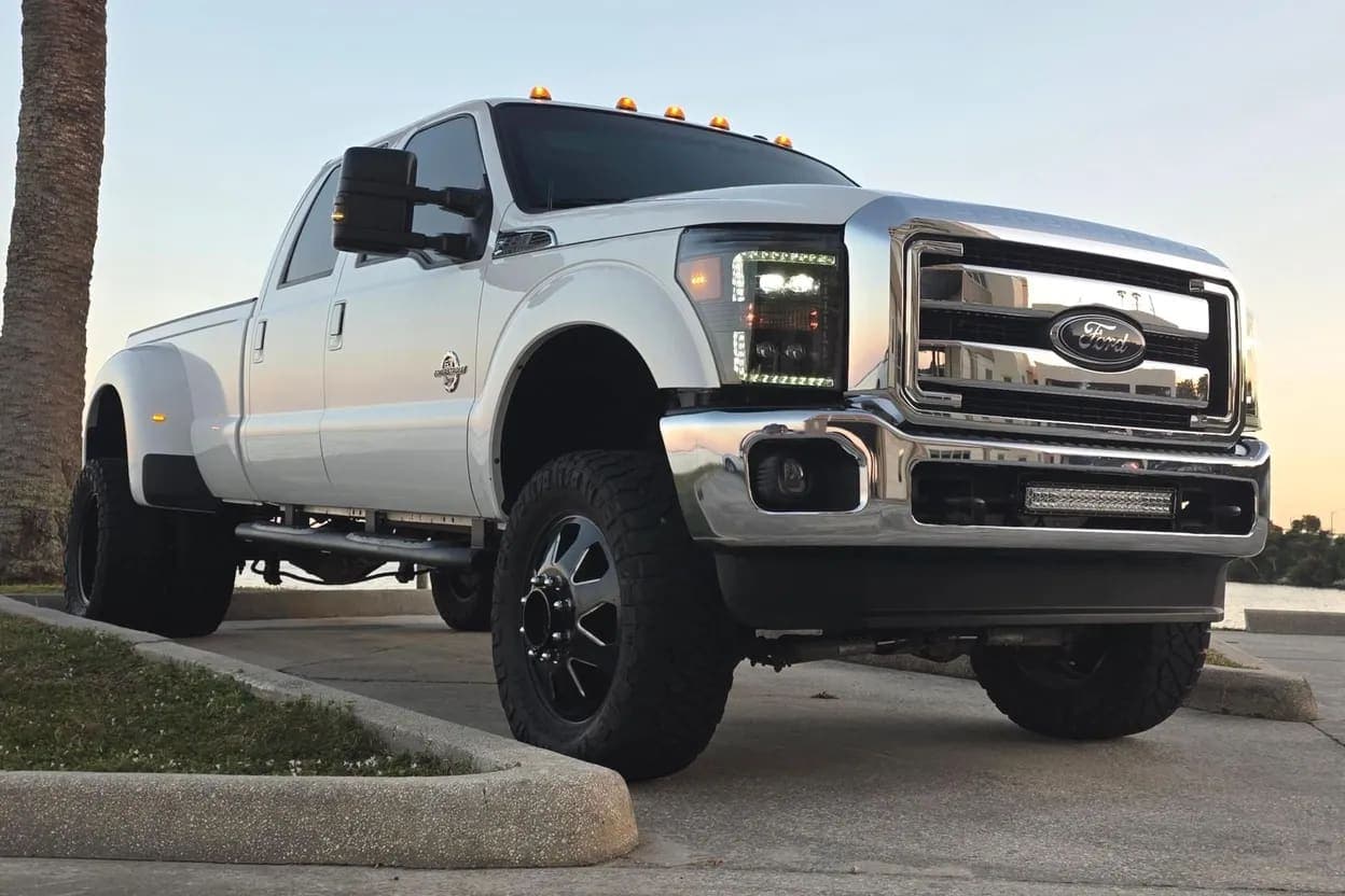 2015 Ford F-350 Super Duty Lariat, view 1