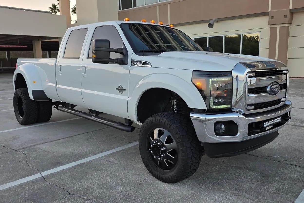 2015 Ford F-350 Super Duty Lariat, view