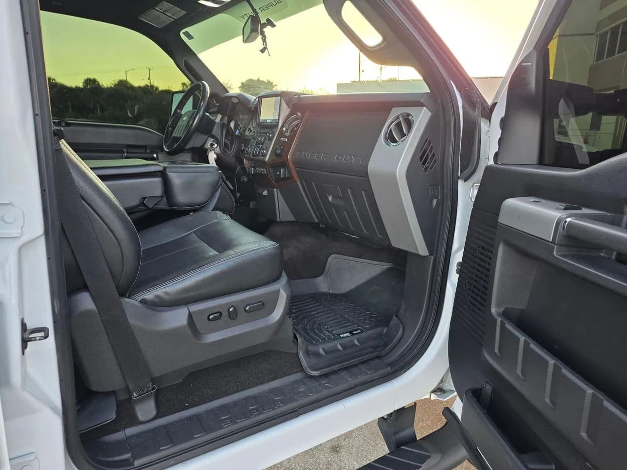 2015 Ford F-350 Super Duty Lariat, view