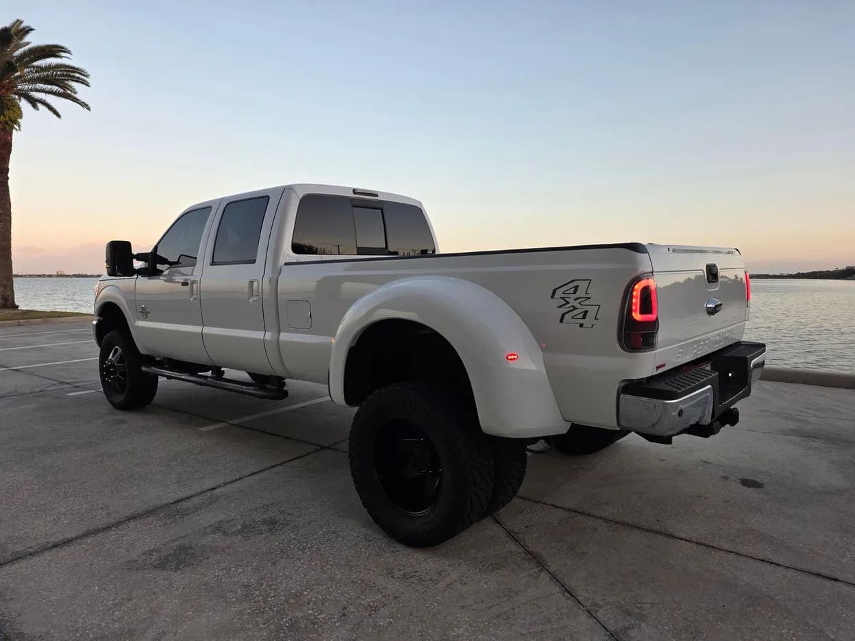 2015 Ford F-350 Super Duty Lariat, view