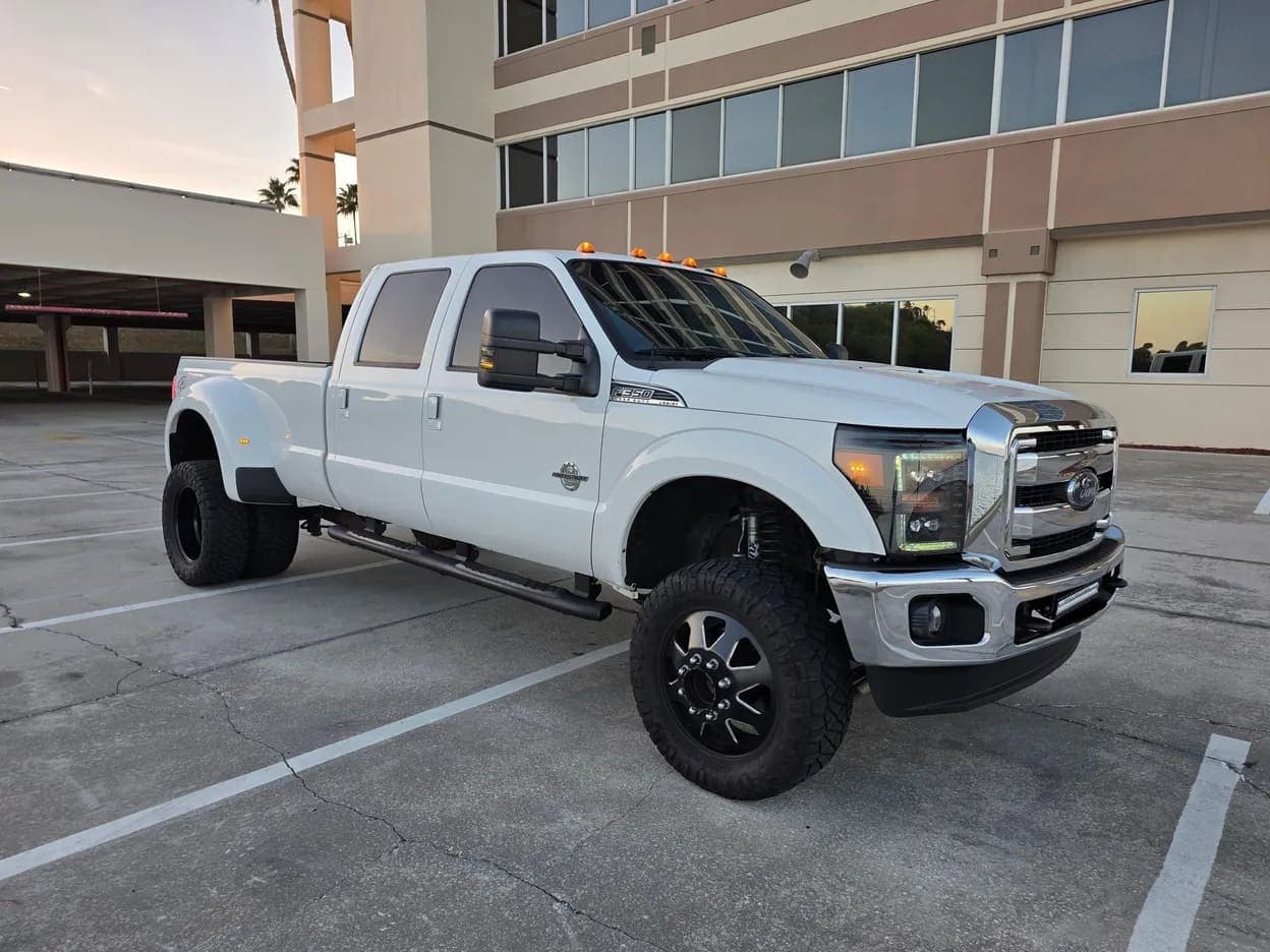 2015 Ford F-350 Super Duty Lariat, view