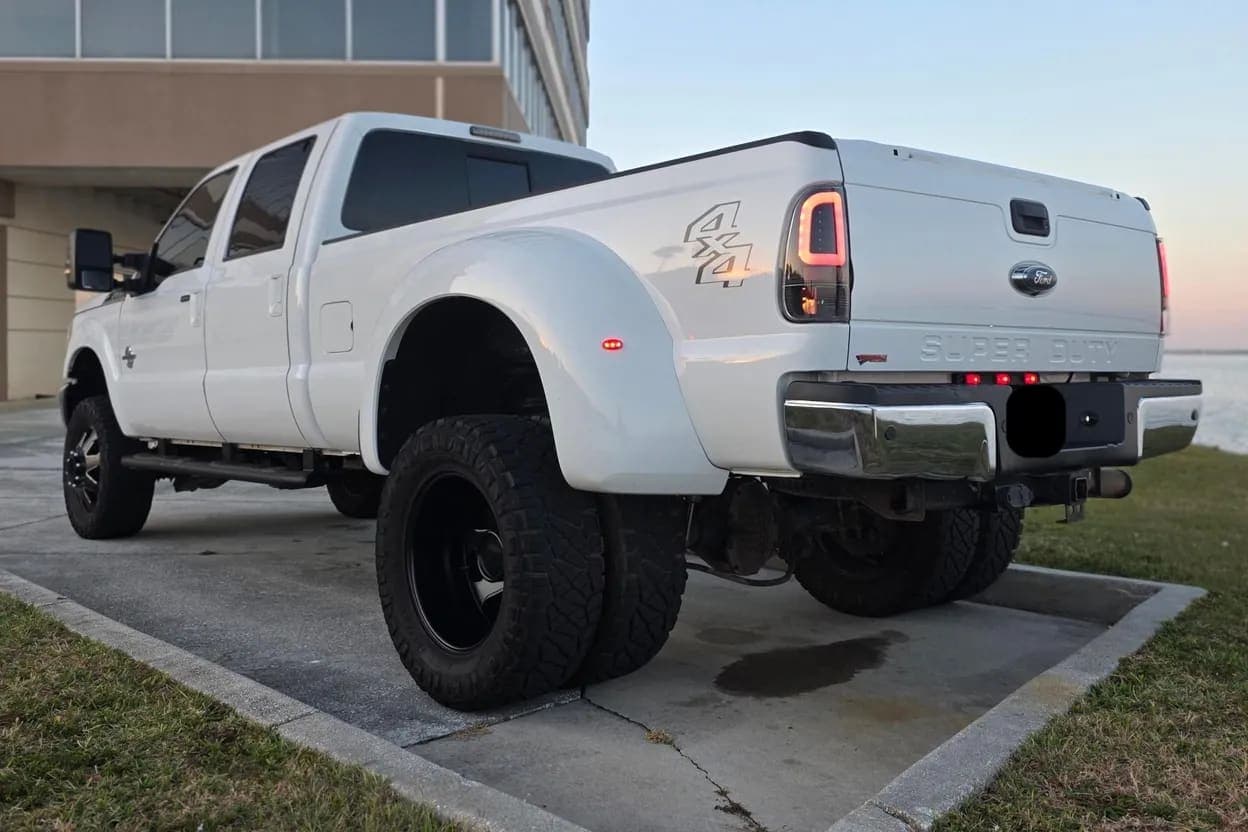 2015 Ford F-350 Super Duty Lariat, view