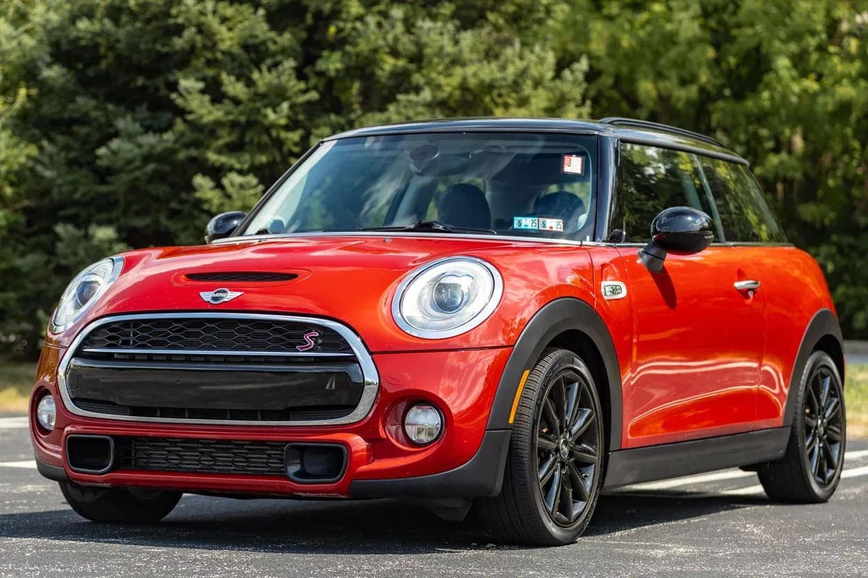 2017 MINI Cooper S, view 1