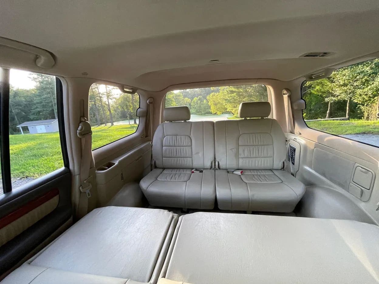 2004 Lexus LX 470, view