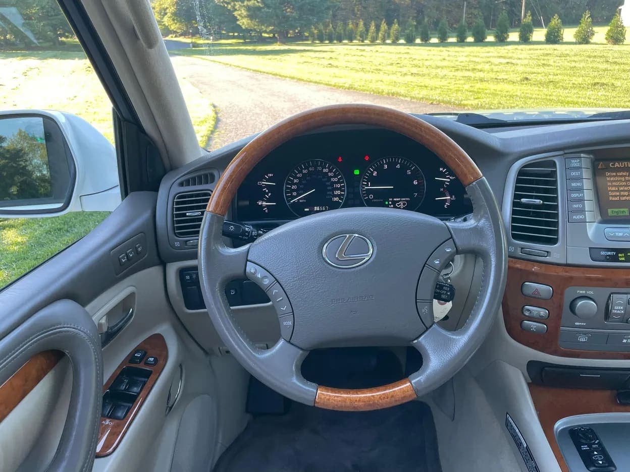 2004 Lexus LX 470, view