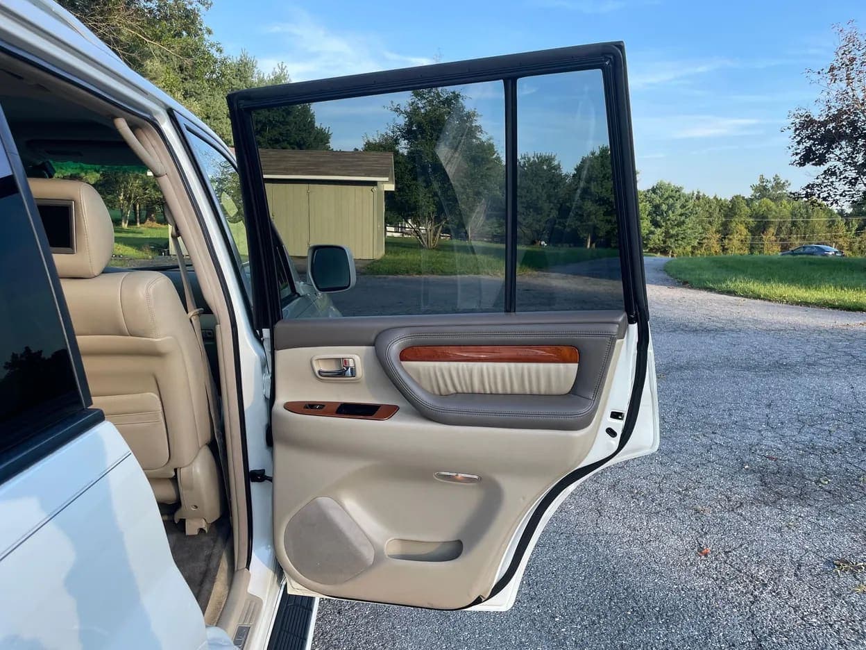 2004 Lexus LX 470, view