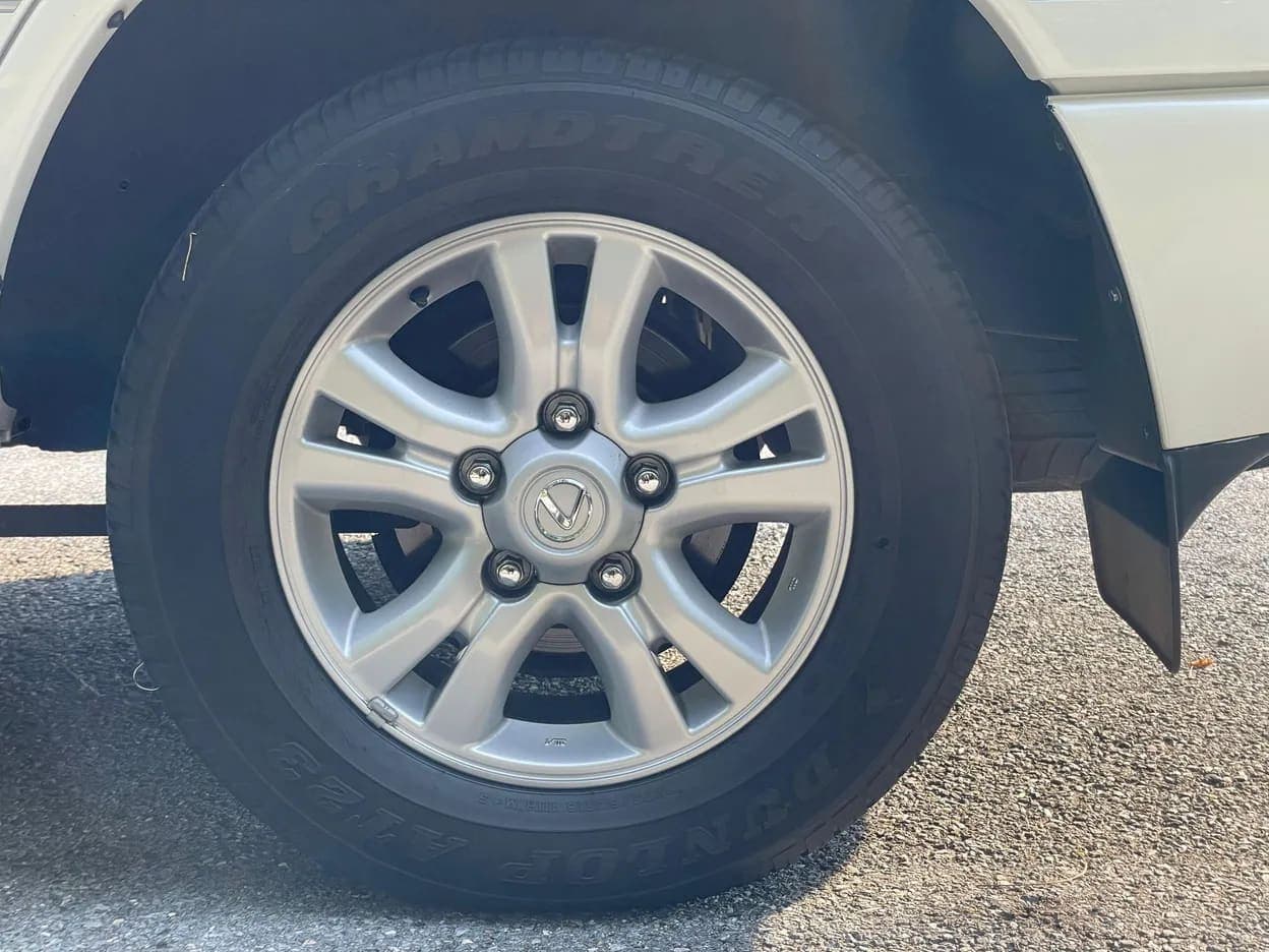 2004 Lexus LX 470, view