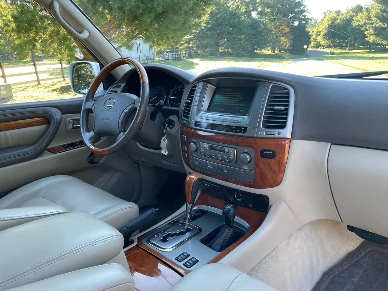 2004 Lexus LX 470, view