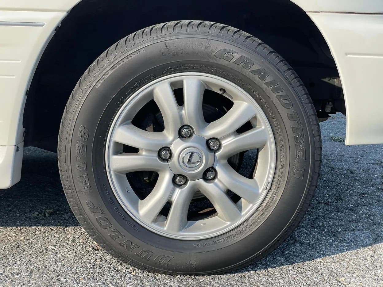 2004 Lexus LX 470, view