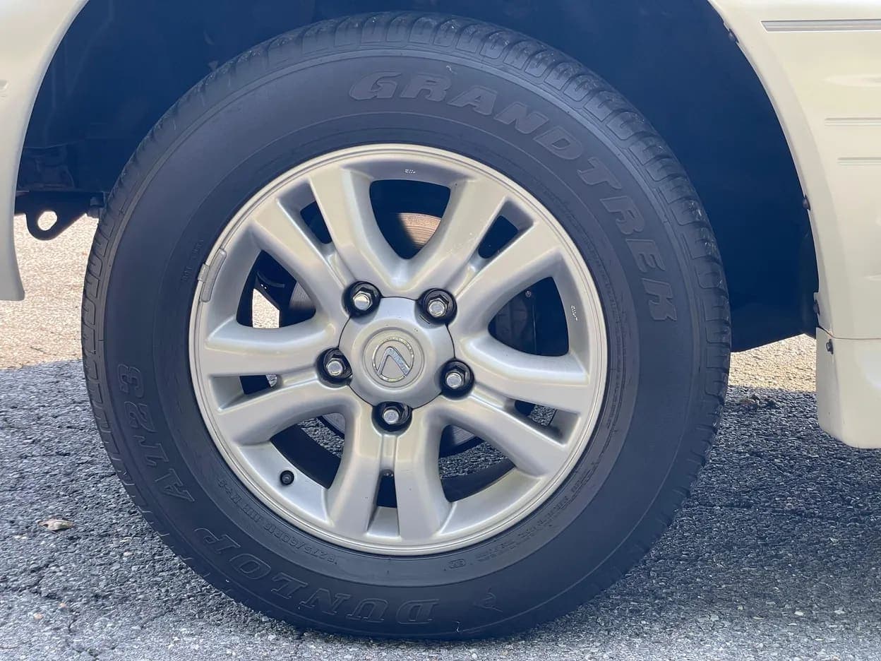 2004 Lexus LX 470, view