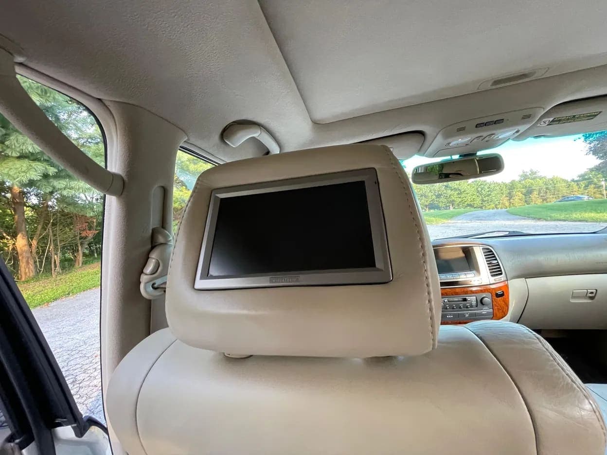 2004 Lexus LX 470, view