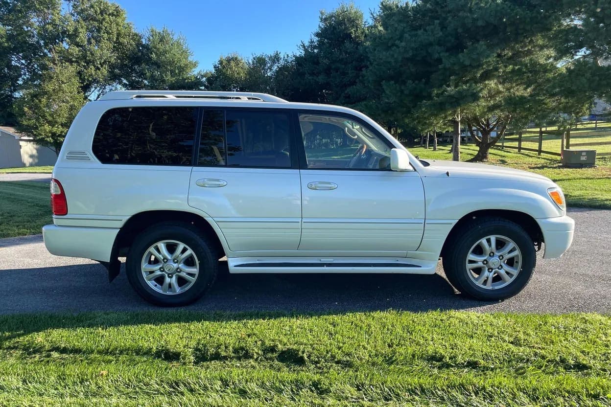 2004 Lexus LX 470, view