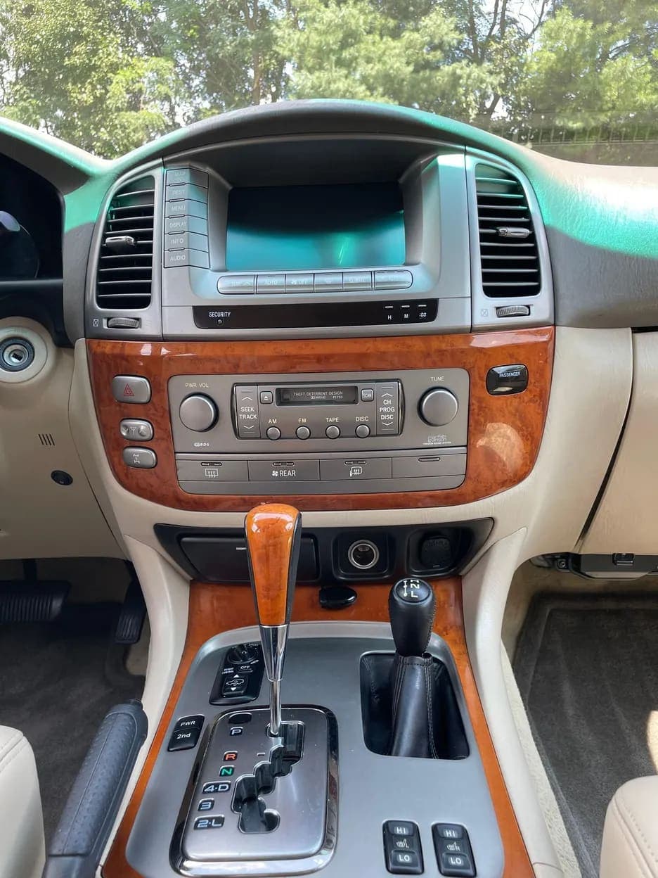 2004 Lexus LX 470, view