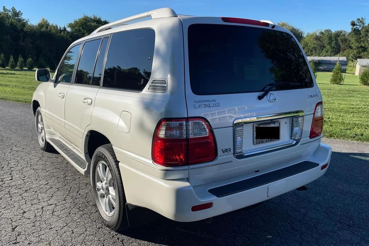 2004 Lexus LX 470, view