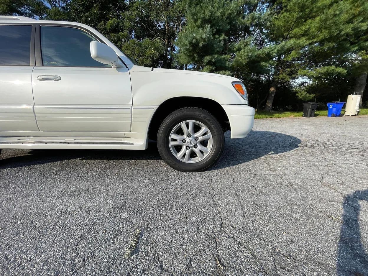 2004 Lexus LX 470, view