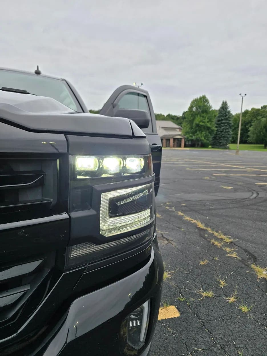 2018 Chevrolet Silverado 1500 LT, view