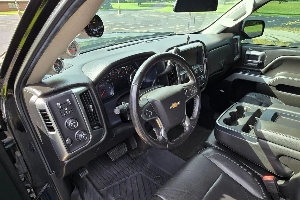 2018 Chevrolet Silverado 1500 LT, view