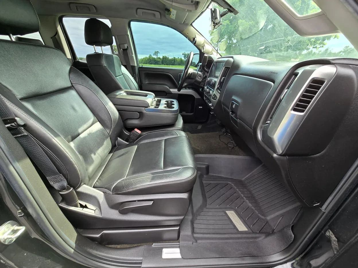 2018 Chevrolet Silverado 1500 LT, view
