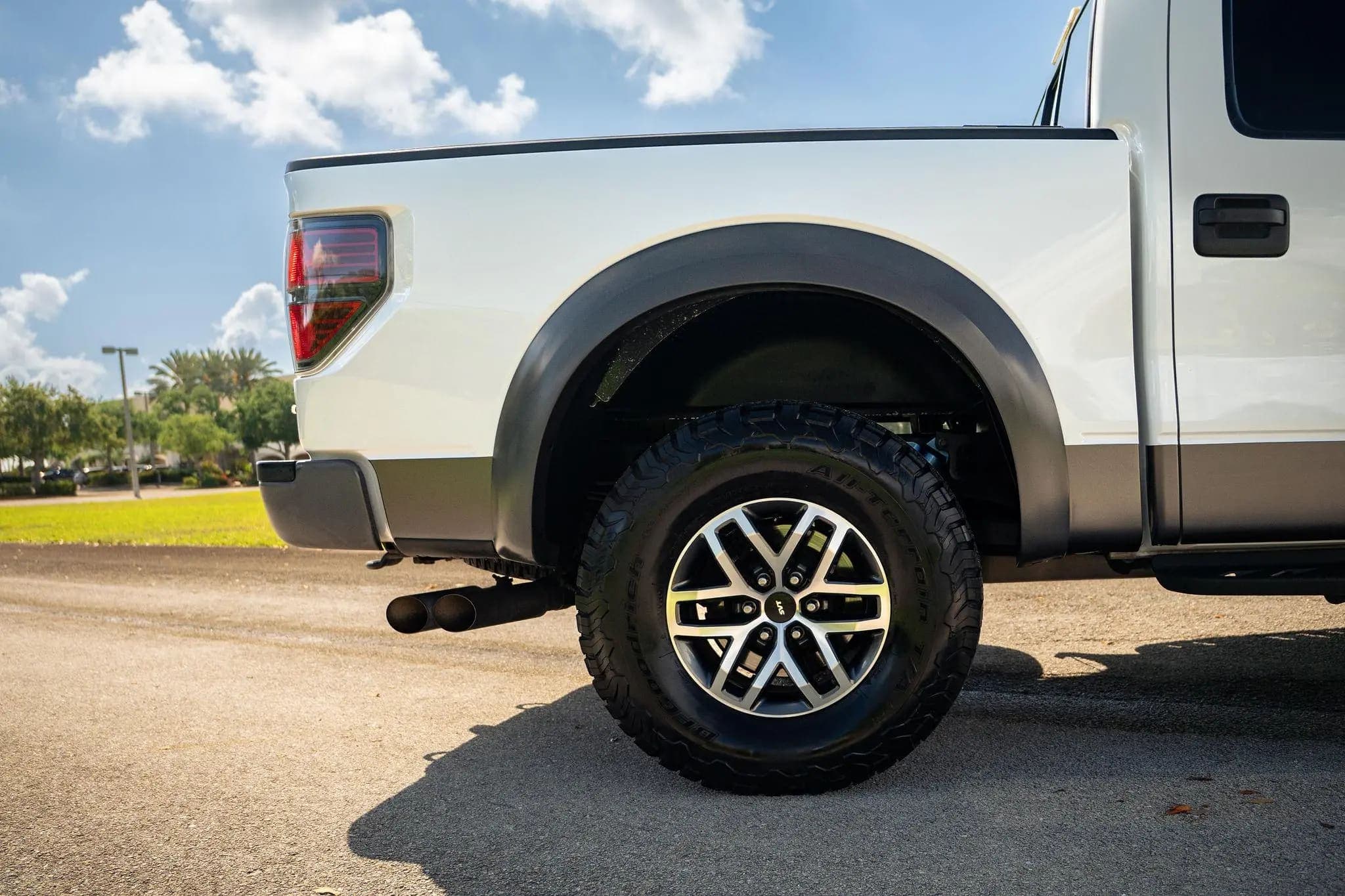2014 Ford F-150 SVT Raptor SuperCrew, view