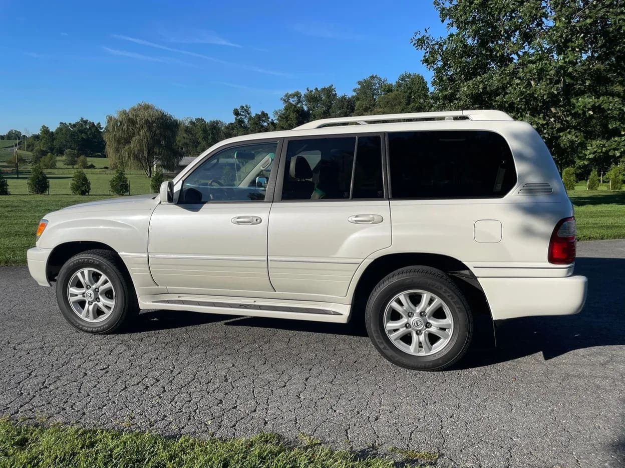 2004 Lexus LX 470, view