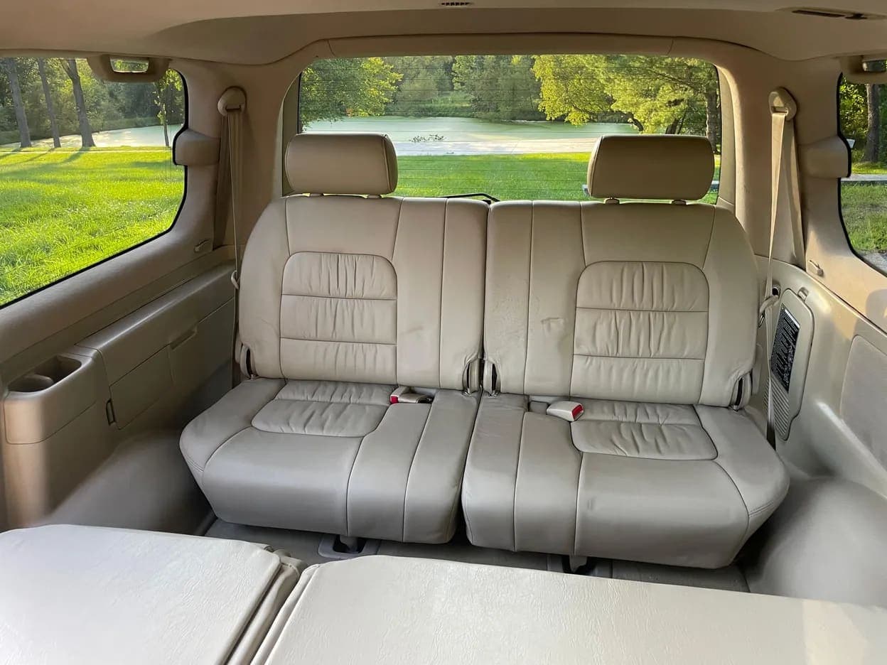 2004 Lexus LX 470, view
