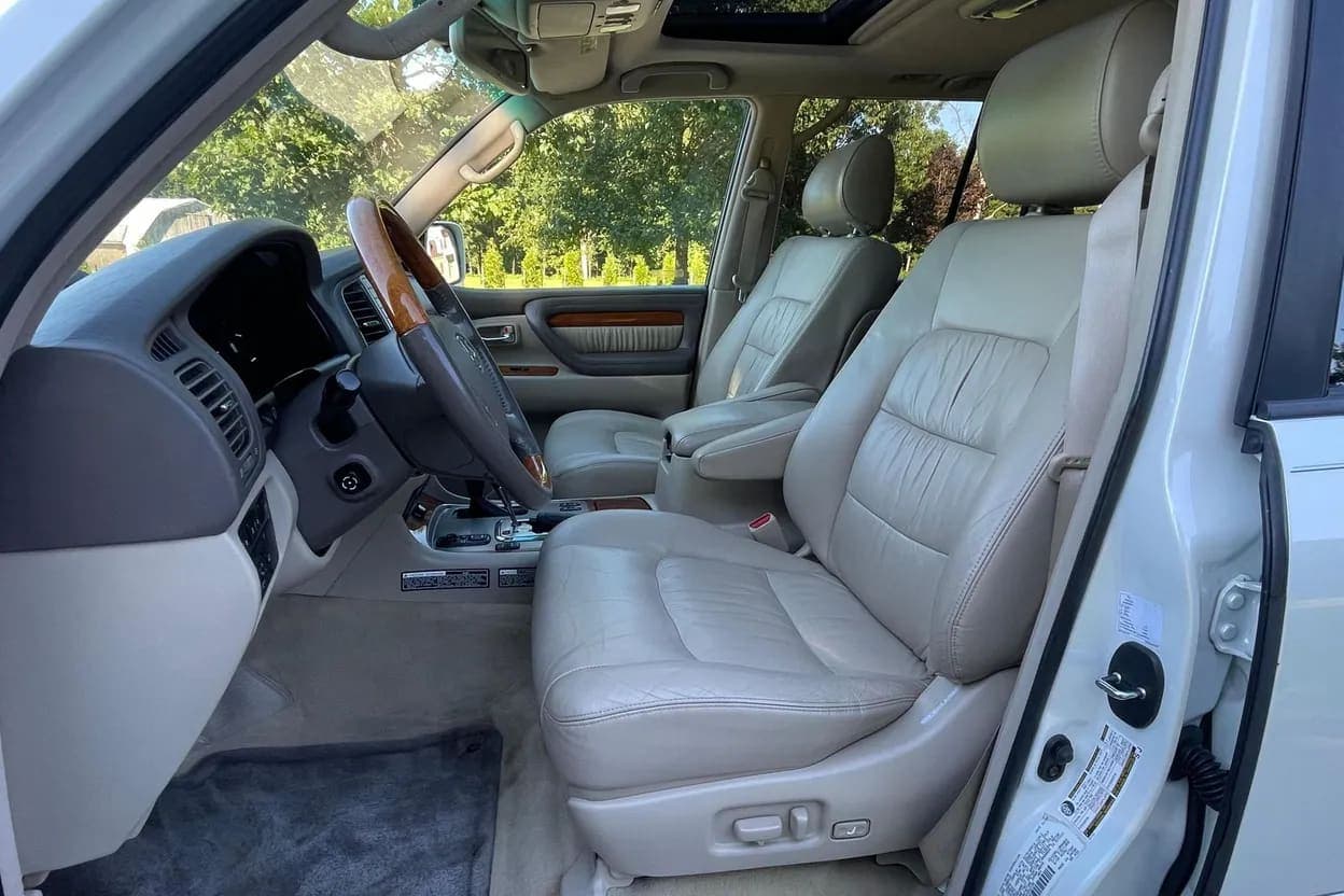 2004 Lexus LX 470, view