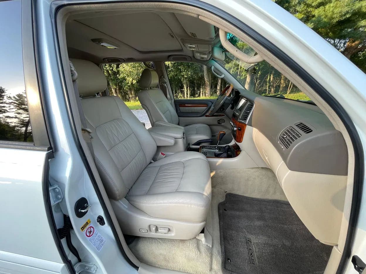 2004 Lexus LX 470, view