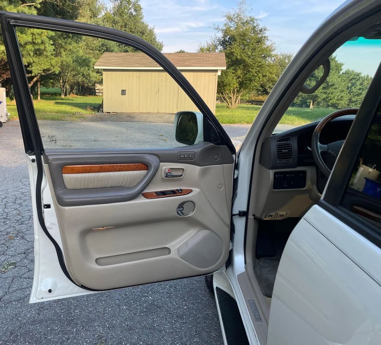 2004 Lexus LX 470, view