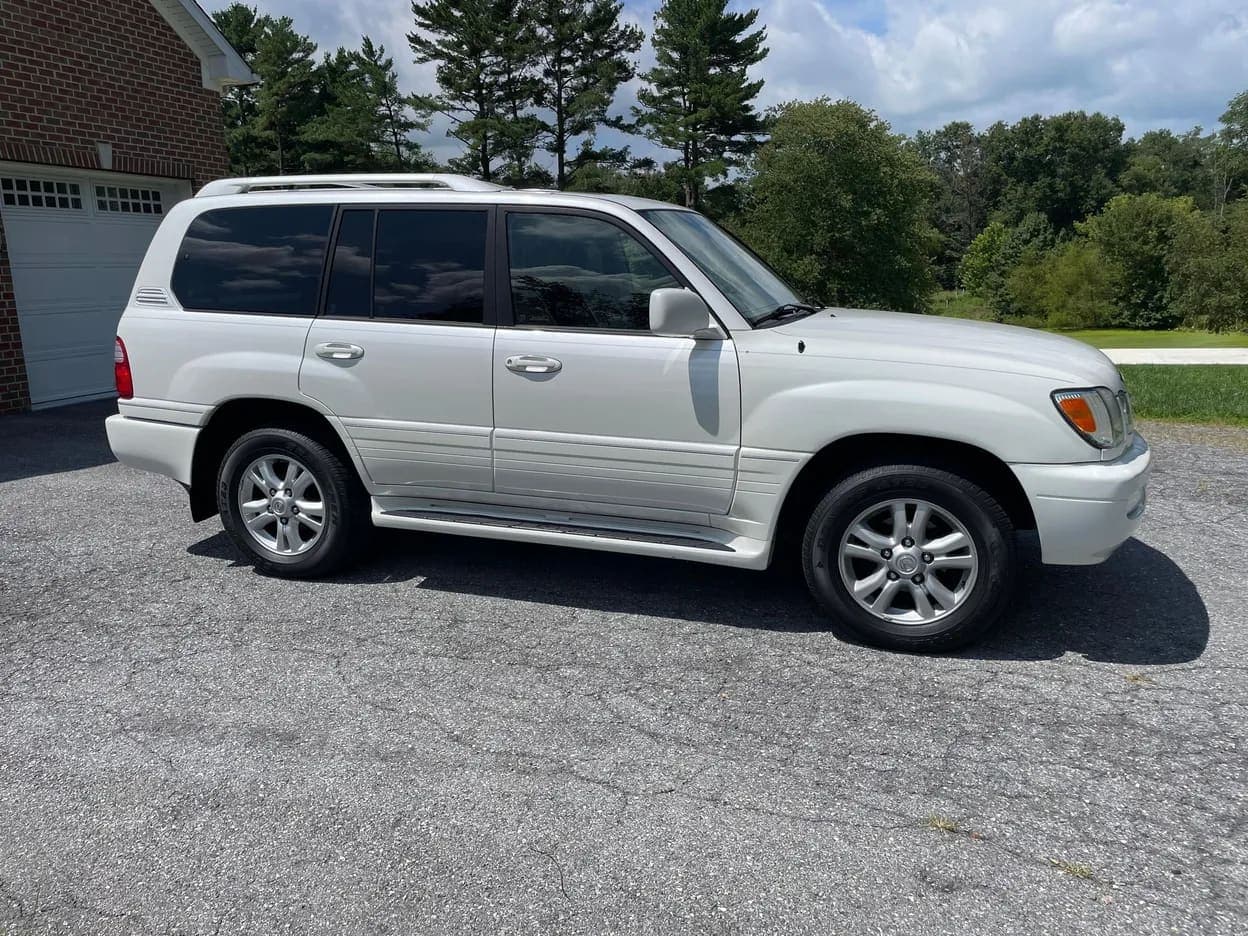 2004 Lexus LX 470, view