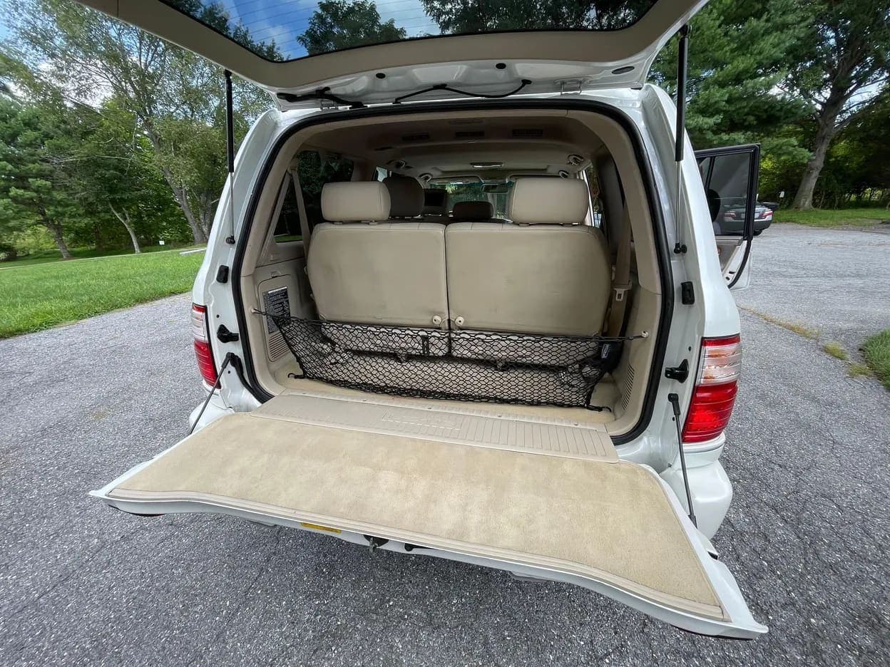 2004 Lexus LX 470, view