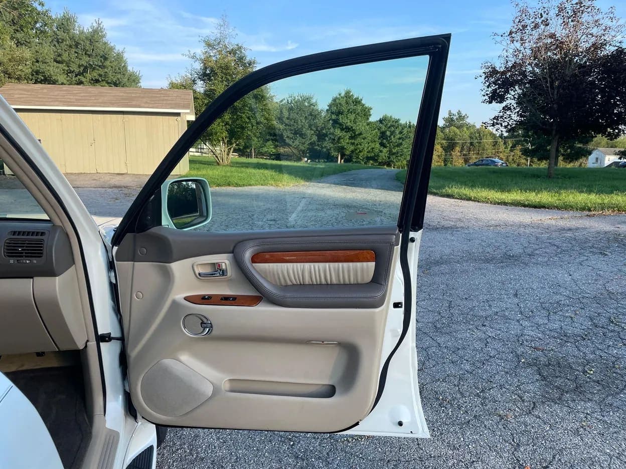 2004 Lexus LX 470, view